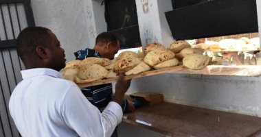 إعادة تشغيل مخبز بلدى بصحارى لخدمة المواطنين بأسوان (صور) 