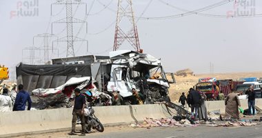 أمن القاهرة يرفع حطام سيارات حادث الطريق الدائرى.. صور