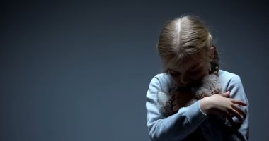 نصائح للتعامل مع الأطفال المصابين بصدمات نفسية