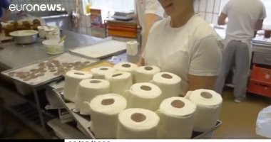 بسبب الكورونا.. خباز ألمانى يصنع "كعك" على شكل ورق المراحيض