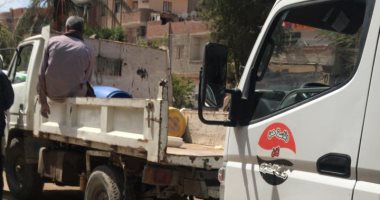 صور.. حملة مكبرة لتطهير منازل وشوارع قرية الهياتم بعد اكتشاف حالة مصابة بفيروس كورونا