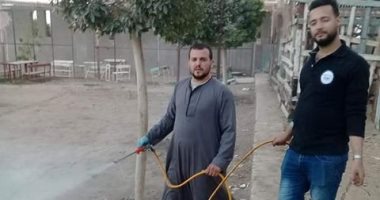 لمحاربة كورونا.. حملة شبابية بقرية البياضة فى المنيا لتطهير وتعقيم الشوارع