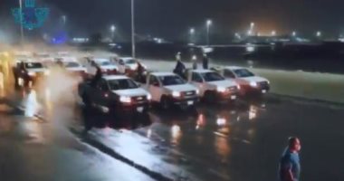 سيارات البلدية تنفذ حملة تعقيم وتطهير لمنطقة الملك فهد بالدمام.. فيديو