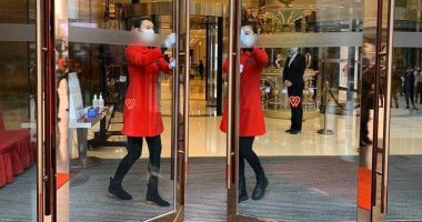مراكز التسوق في ووهان تستأنف عملها بعد توقف دام شهيرين بسبب كورونا.. صور