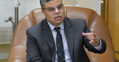 نائب رئيس جامعة قناة السويس يتابع منظومة التعليم عن بعد ويوجه بحل المشكلات