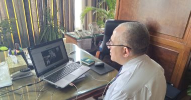 وزير الرى يجتمع مع قيادات الوزارة بالفيديو كونفرانس للحد من انتشار كورونا