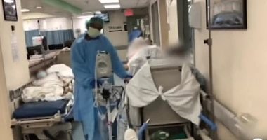لقطات مروعة من داخل مستشفى بنيويورك للمرضى يفترشون الممرات.. فيديو