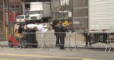 مأساة نيويورك.. شاحنات تبريد عملاقة فى الشوارع لحفظ جثث ضحايا كورونا.. فيديو