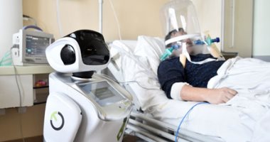مستشفيات إيطاليا تستخدم "الروبوت" للمساعدة فى علاج مرضى فيروس كورونا