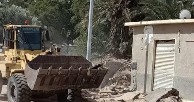 صور.. بدء أعمال رصف طريق قرية الوادى الرئيسى بطور سيناء