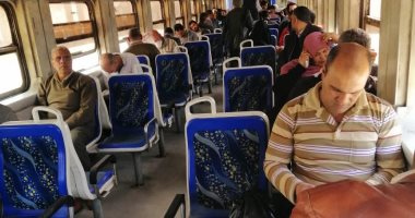 فيديو وصور.. الهدوء يسيطر على قطار القاهرة - الزقازيق بدون زحاما للركاب