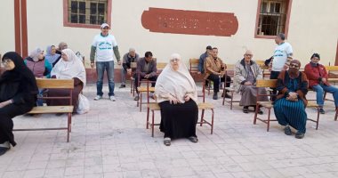 "تعليم الإسكندرية": متابعة متواصلة لصرف المعاش بالمدارس وفريق يمساعدة كبار السن