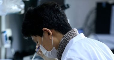 باحثون صينيون يجرون تجارب على لقاح  فيروس كورونا مايو المقبل