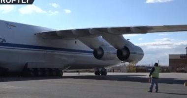 لحظة هبوط طائرة عسكرية روسية بمطار كينيدى لمساعدة أمريكا فى مواجهة كورونا