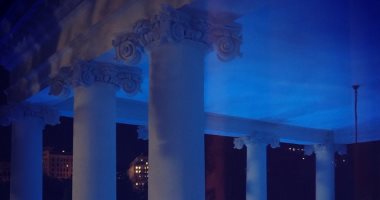 البيت الأبيض يتزين باللون الأزرق احتفالا باليوم العالمى للتوحد