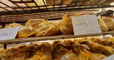 المخابز البلدية بأسوان تبيع الخبز مغلفا لمواجهة كورونا.. صور