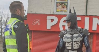باتمان يتجول بشوارع بريطانيا لرفع معنويات الأطفال والمواطنين لمواجهة كورونا