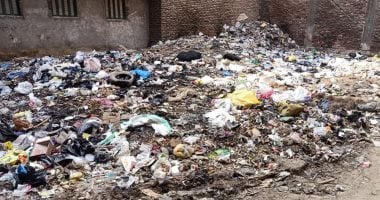 قارئ يشكو انتشار القمامة بشارع فوزى الجمنى ببولاق الدكرور