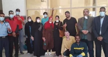 خروج 14 مصابًا بكورونا من مستشفى بنها للتأمين الصحى بعد تماثلهم للشفاء