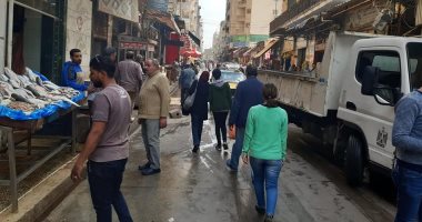 صور ..حملات على الأسواق بالإسكندرية لتنفيذ اجراءات الوقاية من كورونا