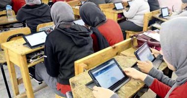 طلاب الصف الثانى الثانوى يؤدون مادة اللغة الأجنبية الثانية بالبحيرة