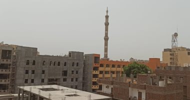 صور.. عاصفة ترابية وشبورة خفيفة تضرب سماء محافظة الأقصر