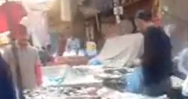 زحام فى سوق زنانيرى بالإسكندرية رغم تحذيرات انتشار فيروس كورونا