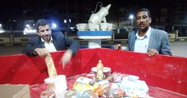  إعدام مواد غذائية منتهية الصلاحية قبل بيعها للجمهور بسوهاج