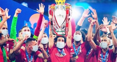 ليفربول يستعيد ذكريات التتويج بدورى الأبطال بصورة الكأس مع قائد الفريق