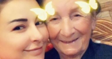 صورة.. ماجي بوغصن مع جدتها البالغة 103 أعوام ورسالة أمل فى أزمة كورونا