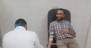 صور .. حملة للتبرع بالدم للعاملين بالمجمع الطبى فى طنطا 