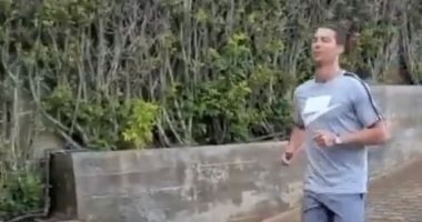فيديو.. رونالدو يتدرب بالمنزل مع صديقته.. ويعلق: شريكتى الجميلة فى التمرين