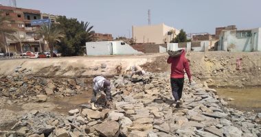 شاهد.. أعمال مشروعات حماية مدينة القصير من اخطار السيول 