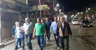 صور.. سكرتير محافظة الأقصر يتابع الإلتزام بحظر التجوال وحملات التعقيم بالشوارع ليلاً