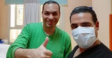 صور.. خروج طبيب من مستشفى إسنا للعزل الصحى عقب تعافيه من فيروس كورونا 
