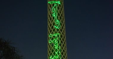 برج القاهرة يضئ بعبارات "إحمى نفسك" لمواجهة فيروس كورونا