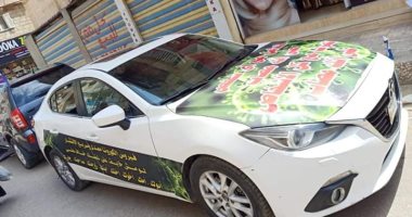محام يحول سيارته إلى منصه متحركة لتوعية المواطنين بشوارع دمياط بخطورة كورونا 