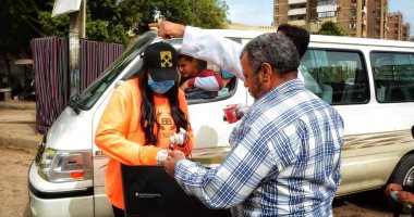 المحامية ليلى مقلد تواصل حملتها لتوزيع أدوات الوقاية على العمال بمدينة نصر