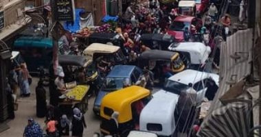 قارئ يشكو استمرار زحام المواطنين بسوق شيبن الكوم فى المنوفية