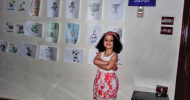الطفلة "فيروز" أقامت معرض "أونلاين" لرسوماتها والعائد لمتضررى كورونا.. صور