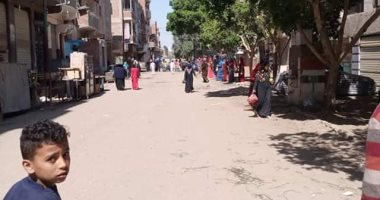 صور.. إقامة الأسواق الأسبوعية تهدد جهود محافظة المنيا فى مواجهة كورونا 