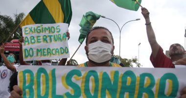 محتجون فى البرازيل يدعمون "بولسونارو" لعدم استمرار إجراءات العزل 