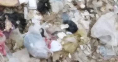سيبها علينا.. شكوى من انتشار القمامة بشارع مصطفى كامل شبين الكوم بالمنوفية