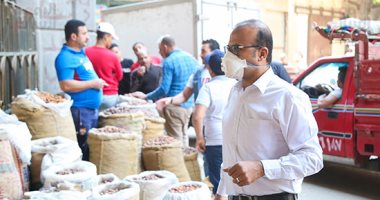 نائب محافظ القاهرة: حملات يومية على سوق البلح ومصادرة بضائع المخالفين