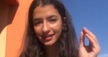 إبنة منال سلامة تشيد بإجراءات مصر ضد كورونا بعد عودتها من أمريكا:فخورة اني مصرية