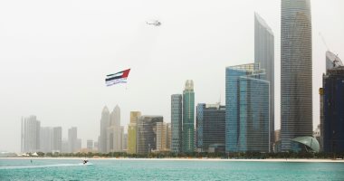 "طيران أبوظبى" تحلق فى سماء الإمارات برسائل توعوية للوقاية من كورونا 
