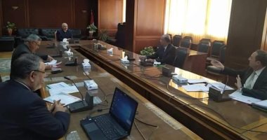 وزير الرى يجتمع مع قيادات الوزارة لمراجعة الأعمال الخاصة بمشروع تنمية شمال سيناء