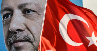 أحمد داوود أوغلو يهدد أردوغان: سنقوم بثورة ضدك فى كافة أرجاء تركيا