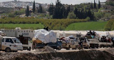 سوريون يفرون من مخيمات أردوغان على حدود تركيا إلى إدلب خوفا من كورونا