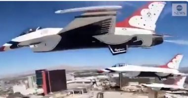 طائرات أمريكية تكرم العاملين الطبيين باستعراض جوى فوق جسر لاس فيجاس